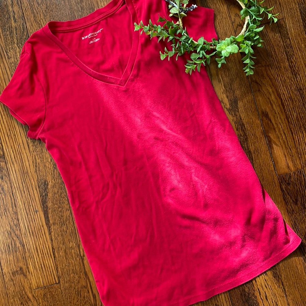 Liz Lange maternity red t-shirt, large